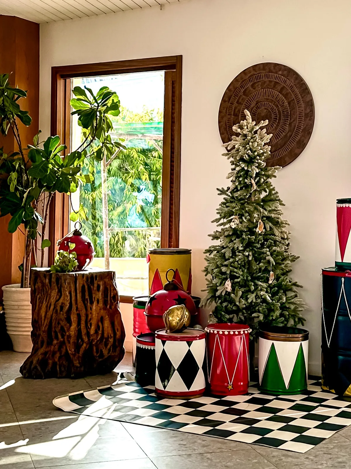 A little Christmas sparkle, a little beachside charm! Festive corners that feel like home ✨🎄🥁
